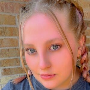 Meet your Posher, Britni